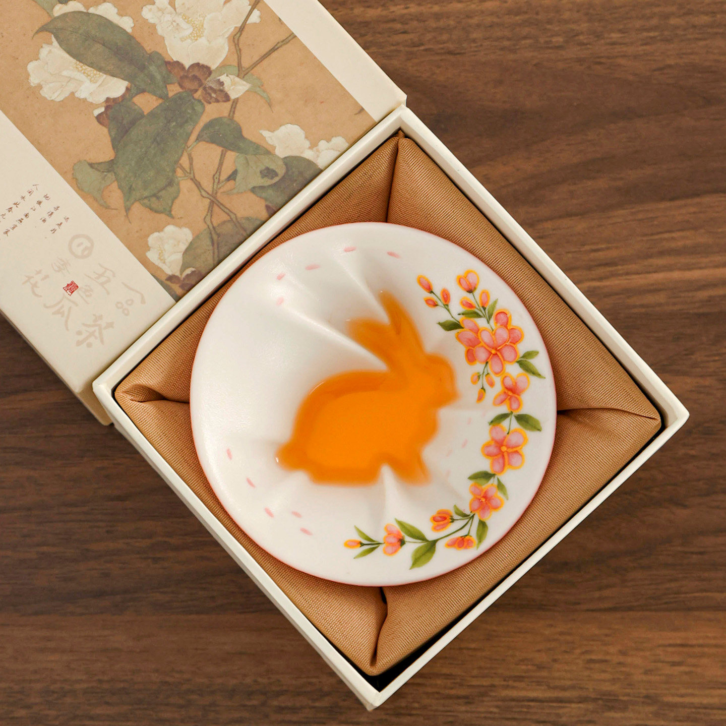 初伍釉下彩手绘海棠花兔子杯茶杯图片