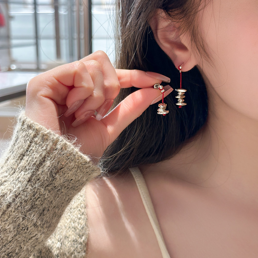 十里间碎银子红绳银针耳环