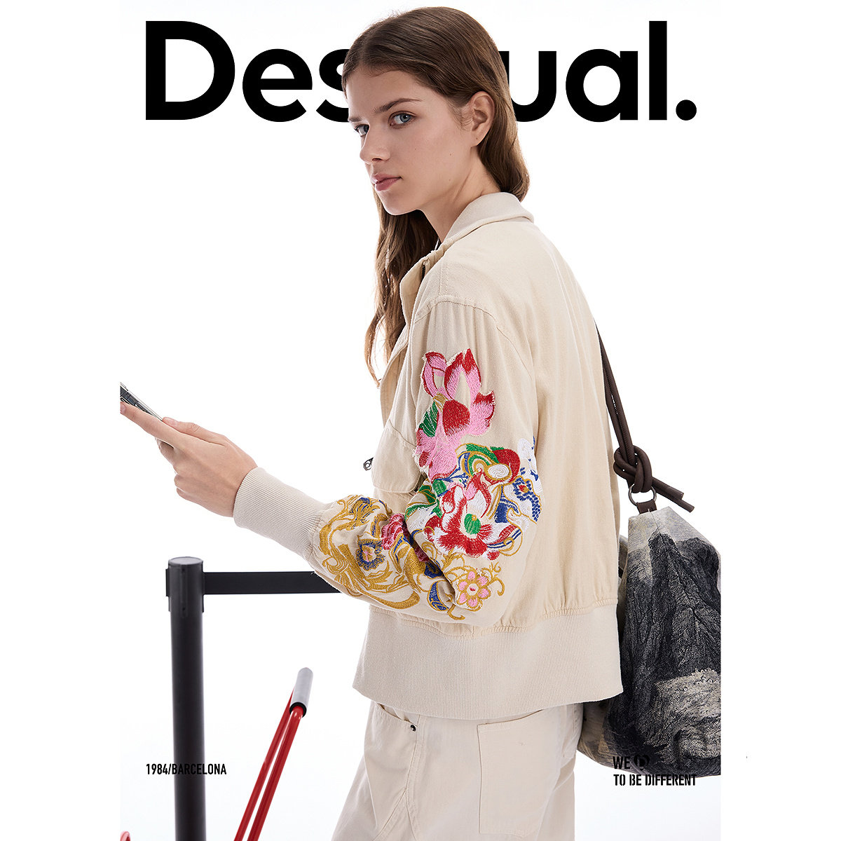 Desigual26春夏新品宽松米色花卉刺绣装饰双袋设计立领女式外套