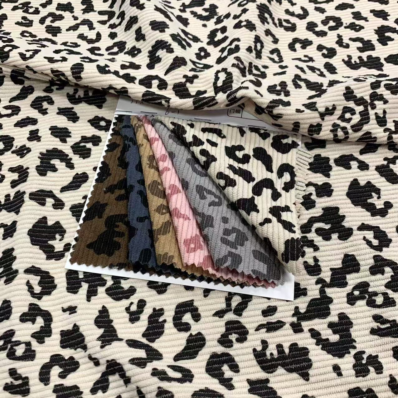 豹纹灯芯绒凸起纹理条绒面料