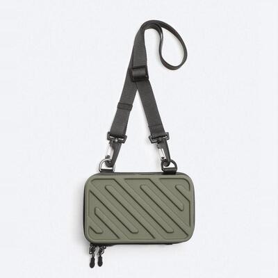 男包盒型潮流百搭斜挎休闲小方包