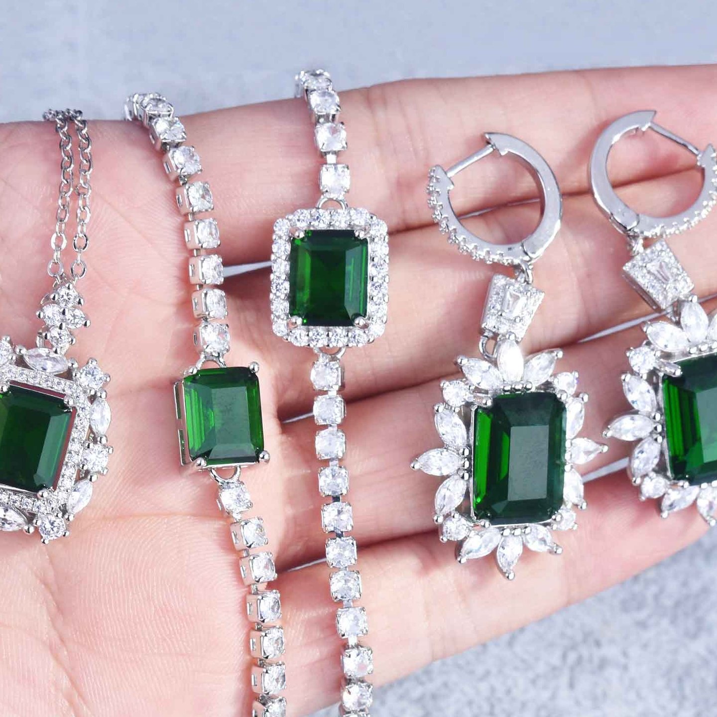 新款奢华公主方钻项链 微镶满钻祖母绿切工手链耳环吊坠首饰套装
