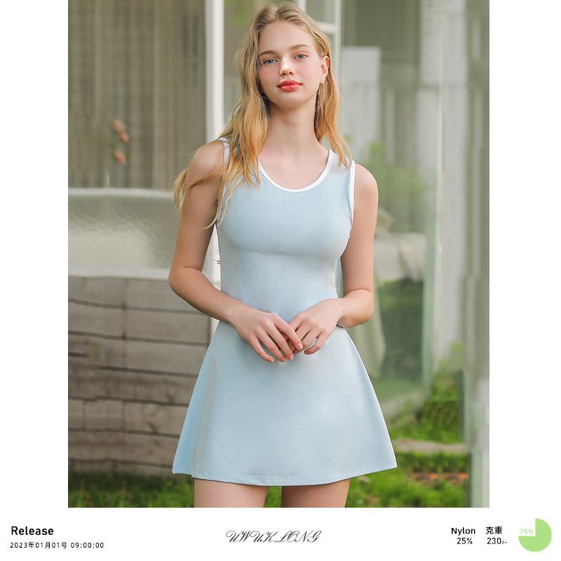 Extremely simple style tennis dress, close fitting waist