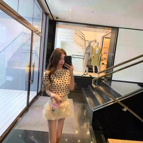 你的懒懒llan私藏少女Dolly私服系列 重工蝴蝶结短袖圆领毛衣