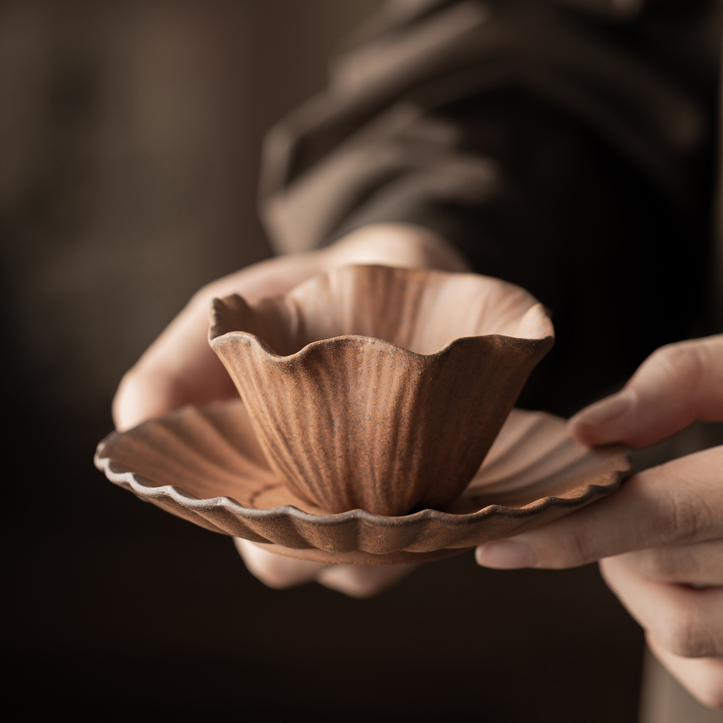 蕴华堂老岩泥粗陶花瓣锦鲤喝茶杯中式复古功夫茶具个人专用主人杯