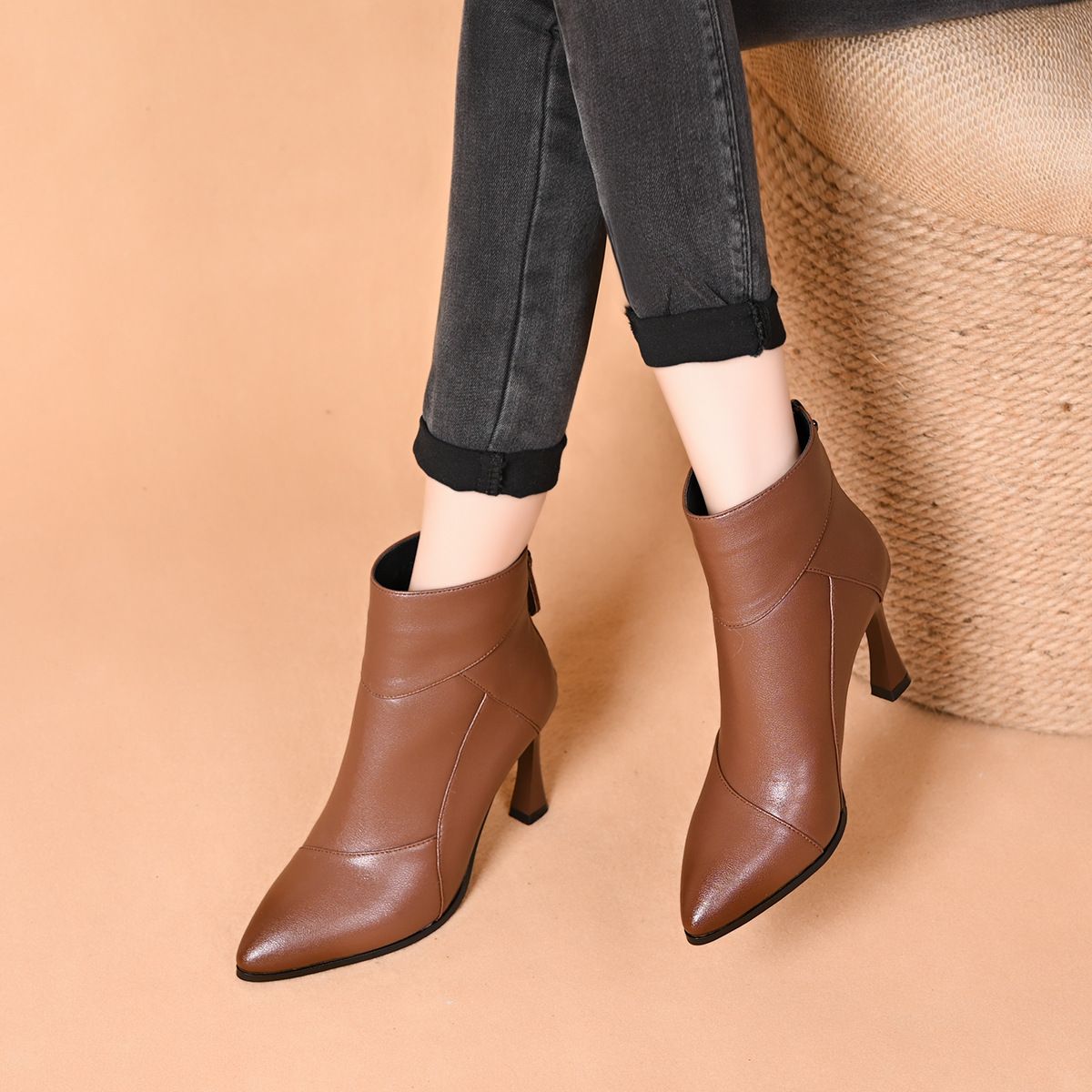 高跟鞋女细跟秋冬季新款百搭马丁靴软皮加绒尖头短靴裸靴