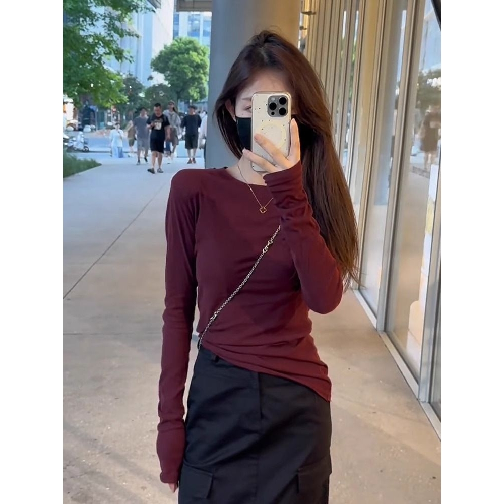 韩系酒红色正肩长袖T恤女春秋修身短款内搭打底甜辣chic别致上衣