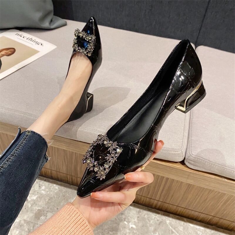 漆皮单鞋女粗跟年新款软底尖头浅口百搭职业工作平底皮鞋