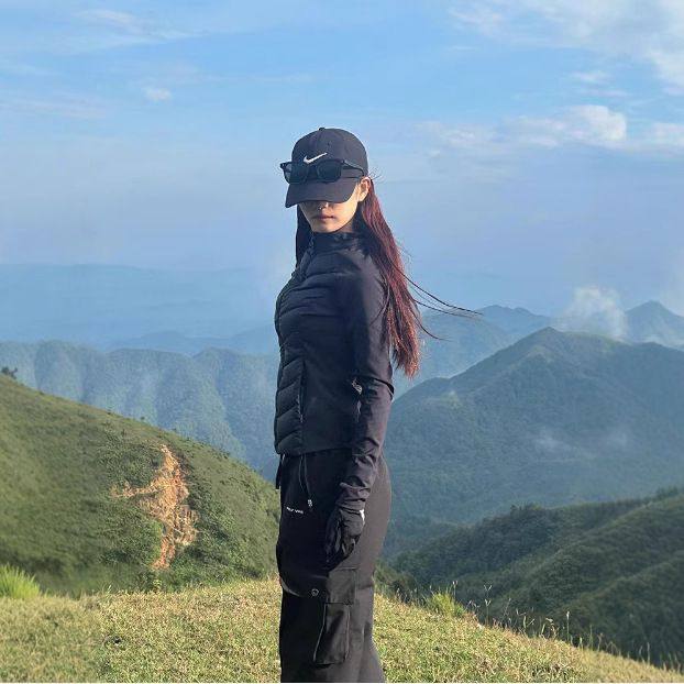 白色轻薄修身羽绒服女冬季新款短款显瘦内胆保暖运动瑜伽外套