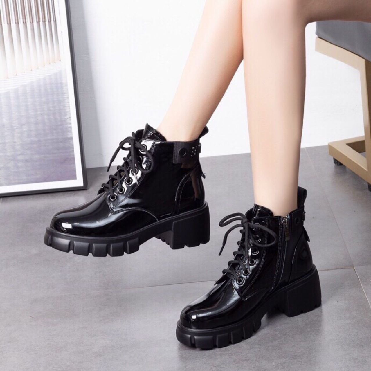 厚底马丁靴女新款秋季真皮松糕鞋英伦风系带圆头漆皮增高短靴