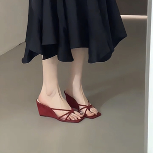 羊皮版！红色真皮高跟鞋女坡跟方头夹趾外穿拖鞋网红百搭凉鞋拖