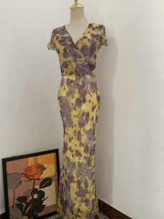 连衣裙深V设计收腰显瘦气质款 长款 人丝黄紫色印花短袖 小众bec