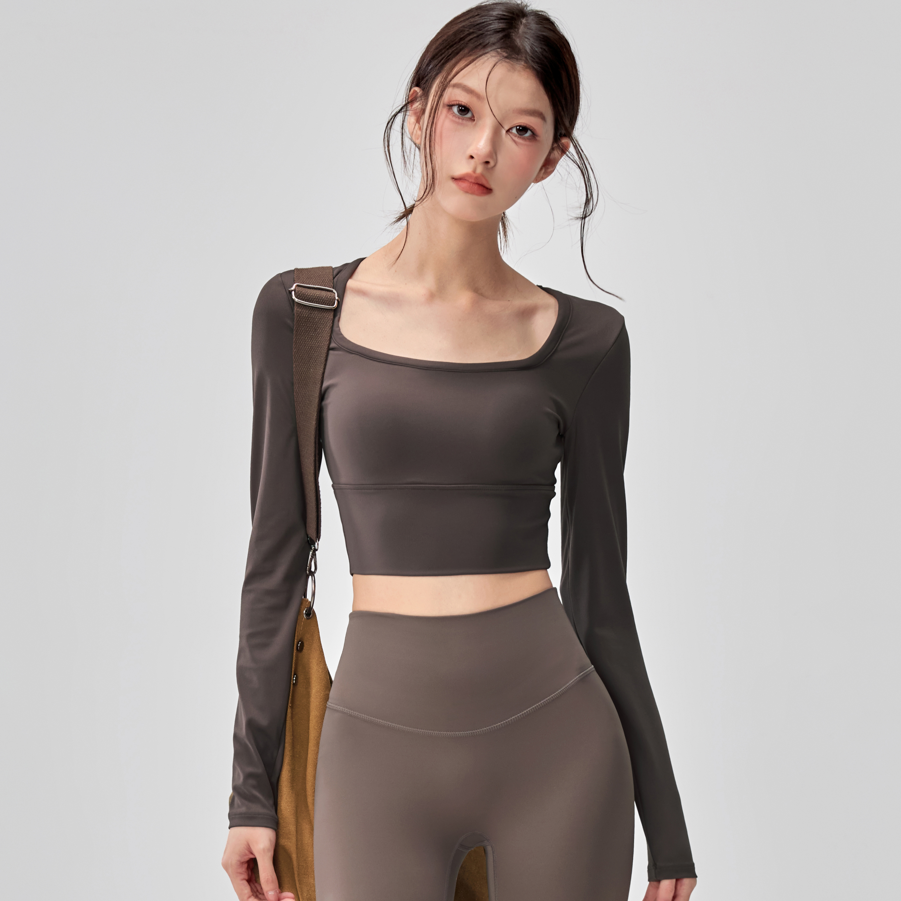 带胸垫瑜伽服女方领显瘦健身长袖T恤秋冬普拉提训练修身运动上衣