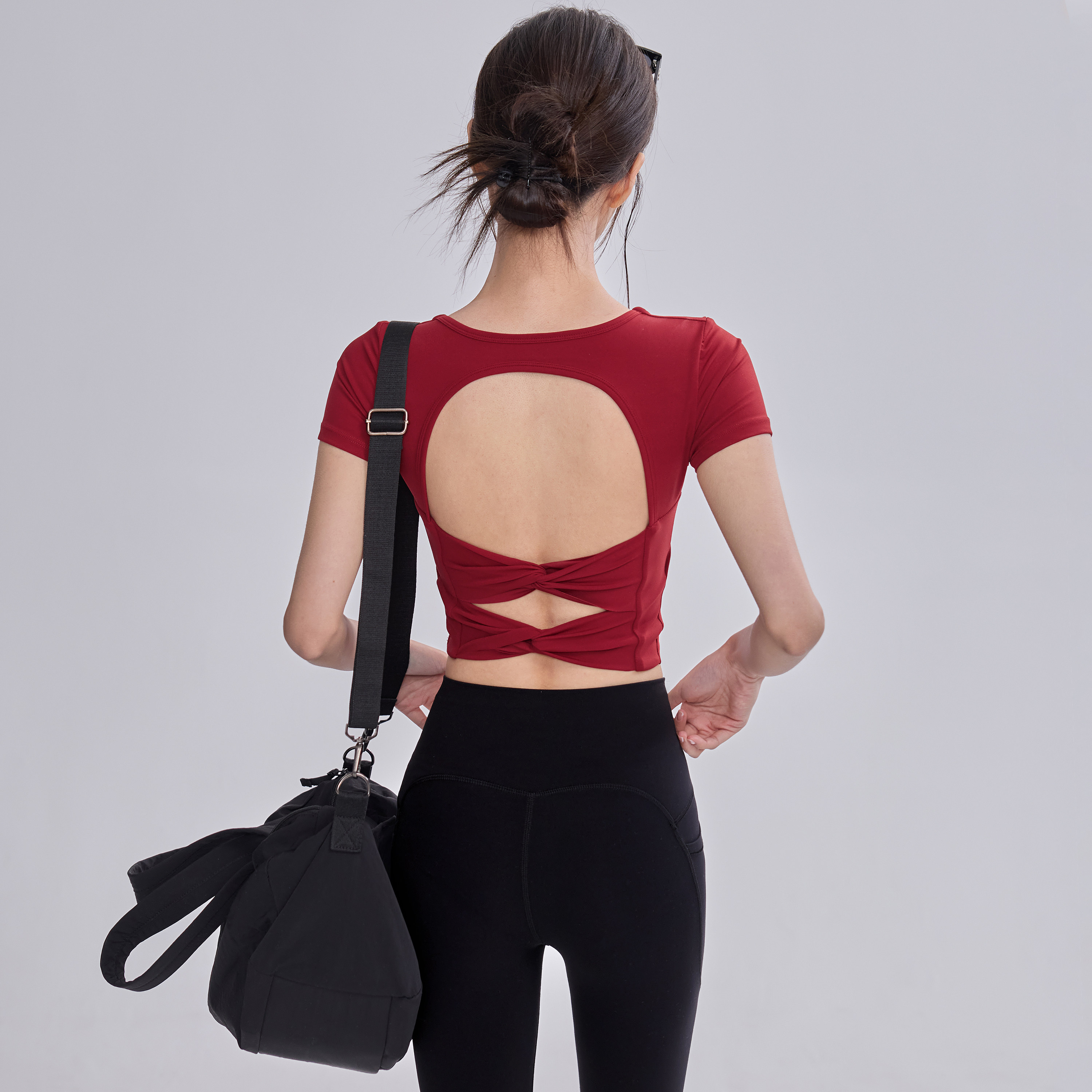 镂空美背瑜伽服女一体式胸垫健身运动短袖春夏辣妹普拉提露背上衣