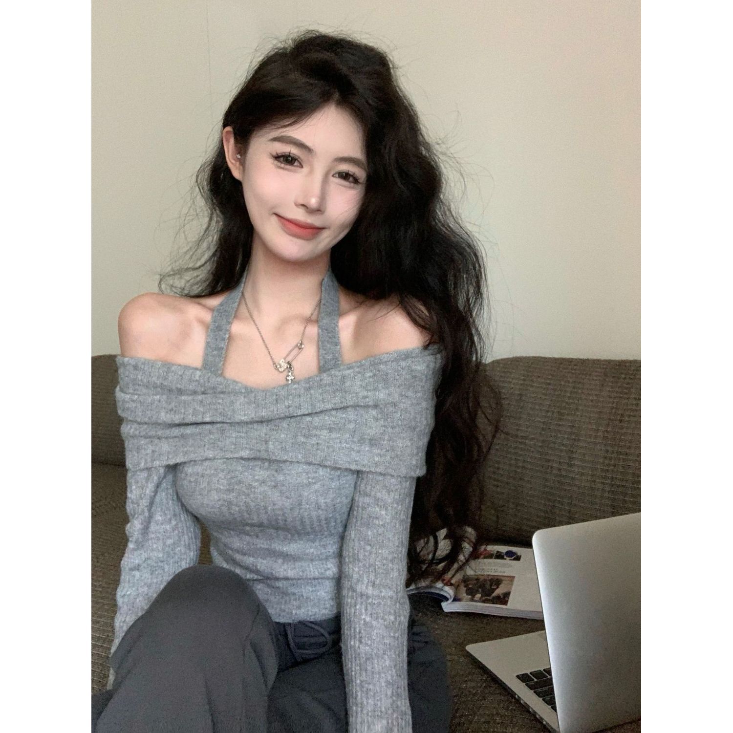 纯欲挂脖针织衫女秋冬毛衣一字肩长袖打底衫辣妹性感露肩短款上衣