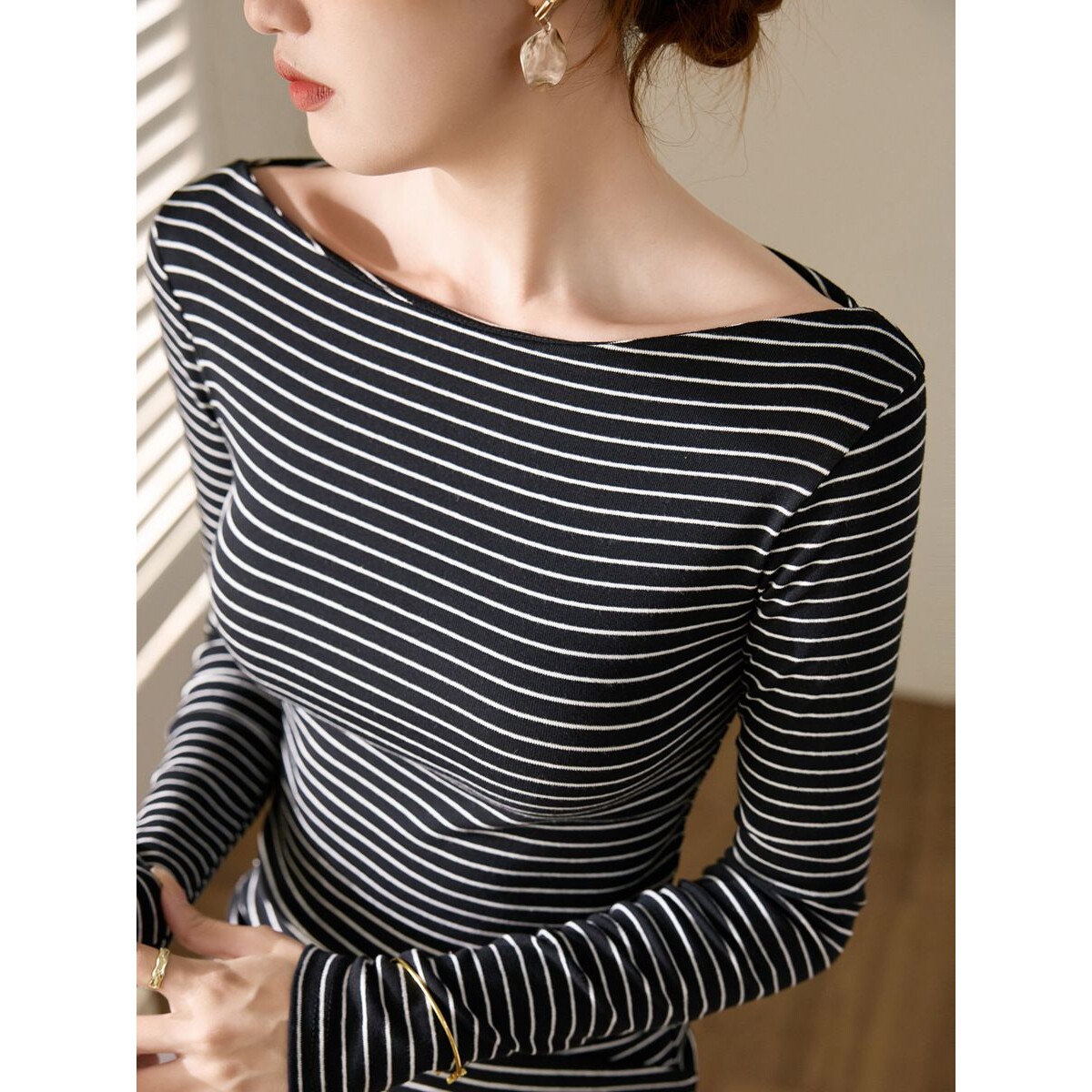 高级感复古一字领条纹T恤女长袖2026秋冬新款修身纯棉打底衫上衣