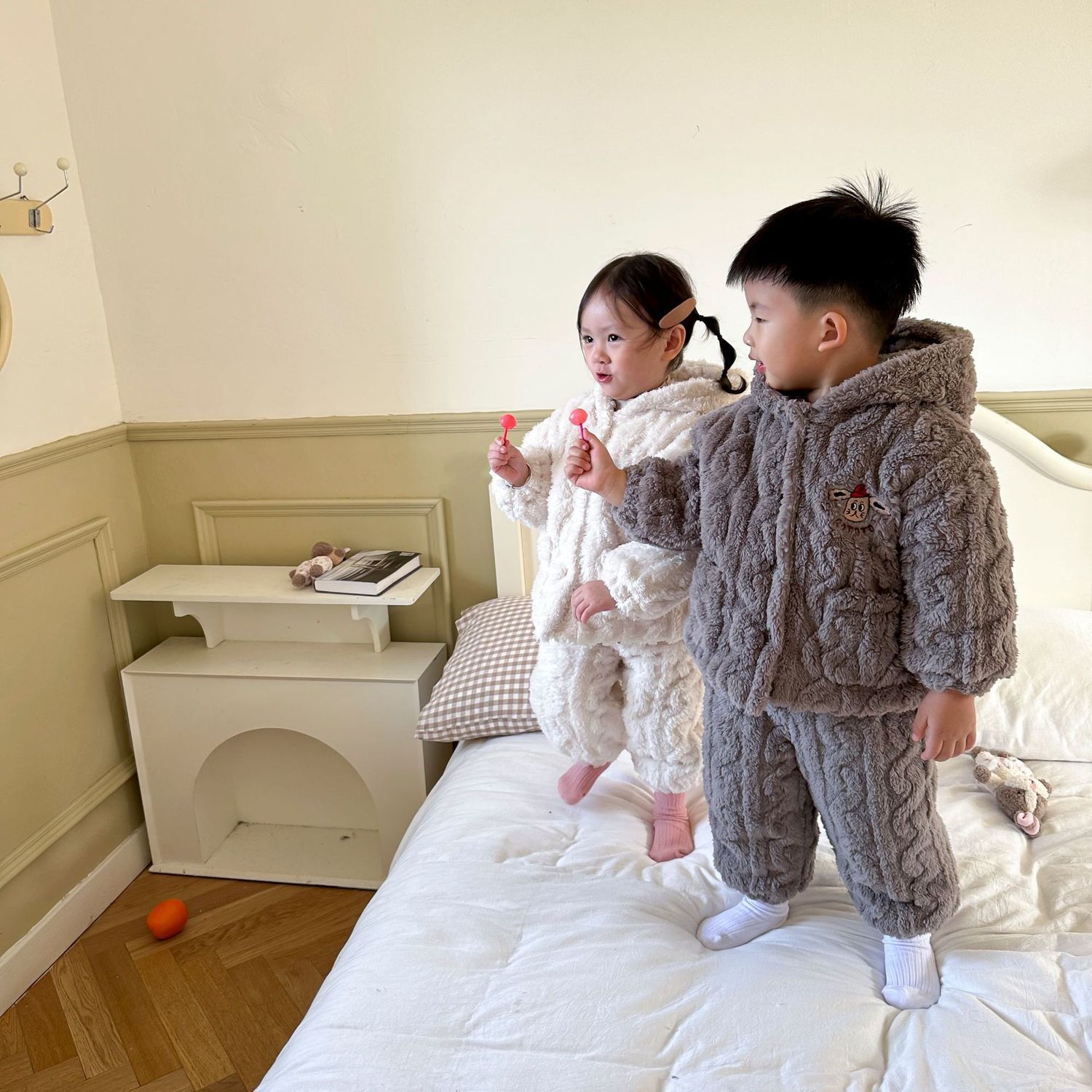 儿童家居服冬季套装男童女童法兰绒加绒加厚宝宝三层夹棉儿童睡衣