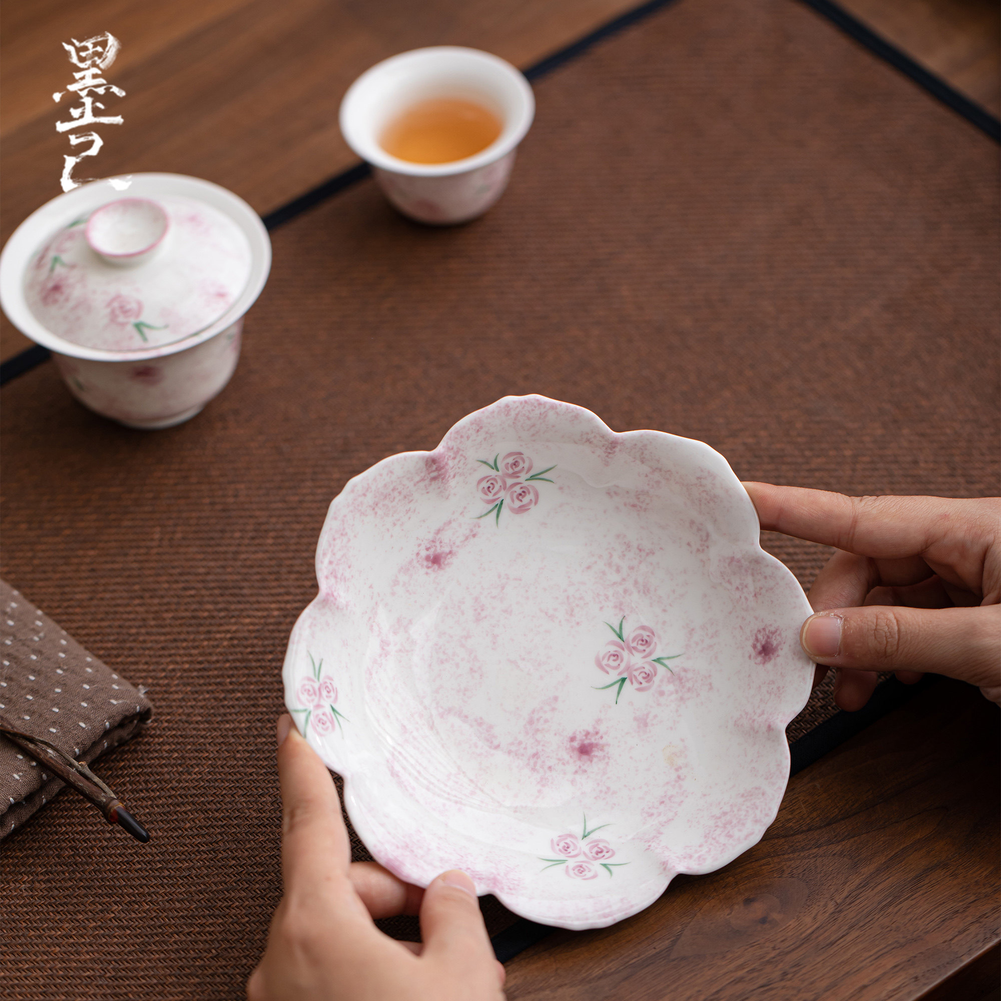 墨己手绘紫玫瑰花口壶承茶点盘图片