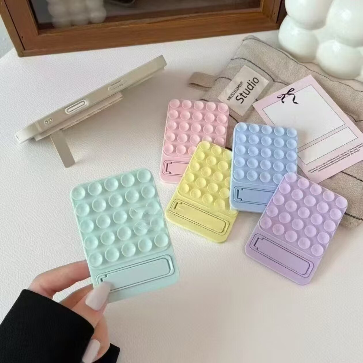 吸盘手机支架折叠一字夹背贴