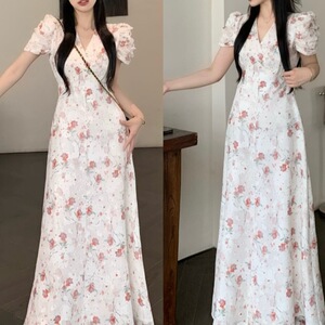 温柔风碎花泡泡袖白色连衣裙新款小众设计感韩系收腰显瘦气质长裙