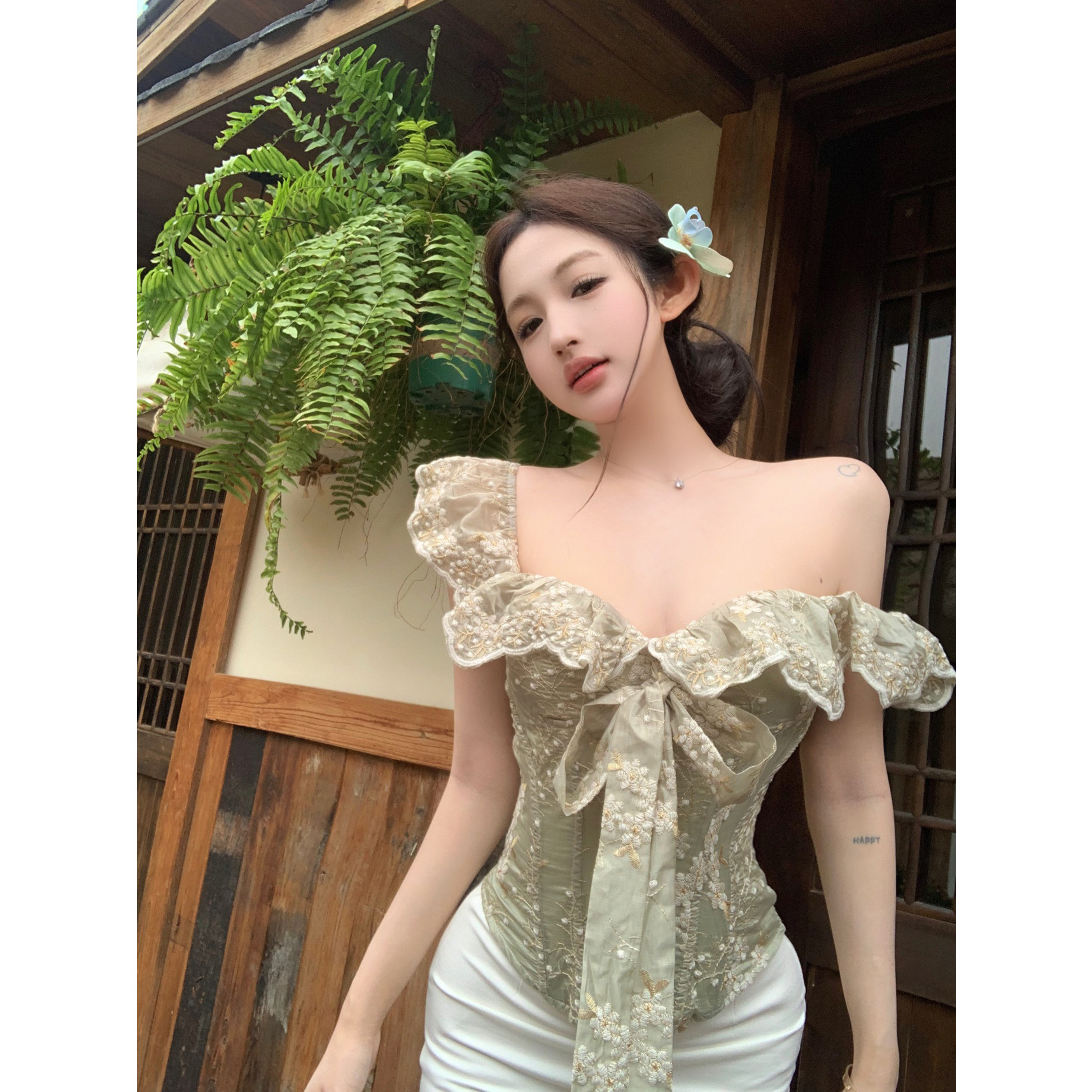 实拍实价一字肩抹胸上衣女2026早春新款荷叶边鱼骨胸衣雪纺背心