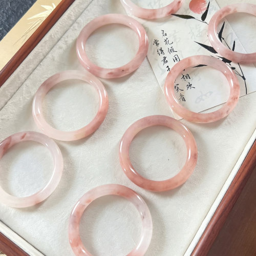 金丝玉手镯无注胶圆条新疆桃花酿
