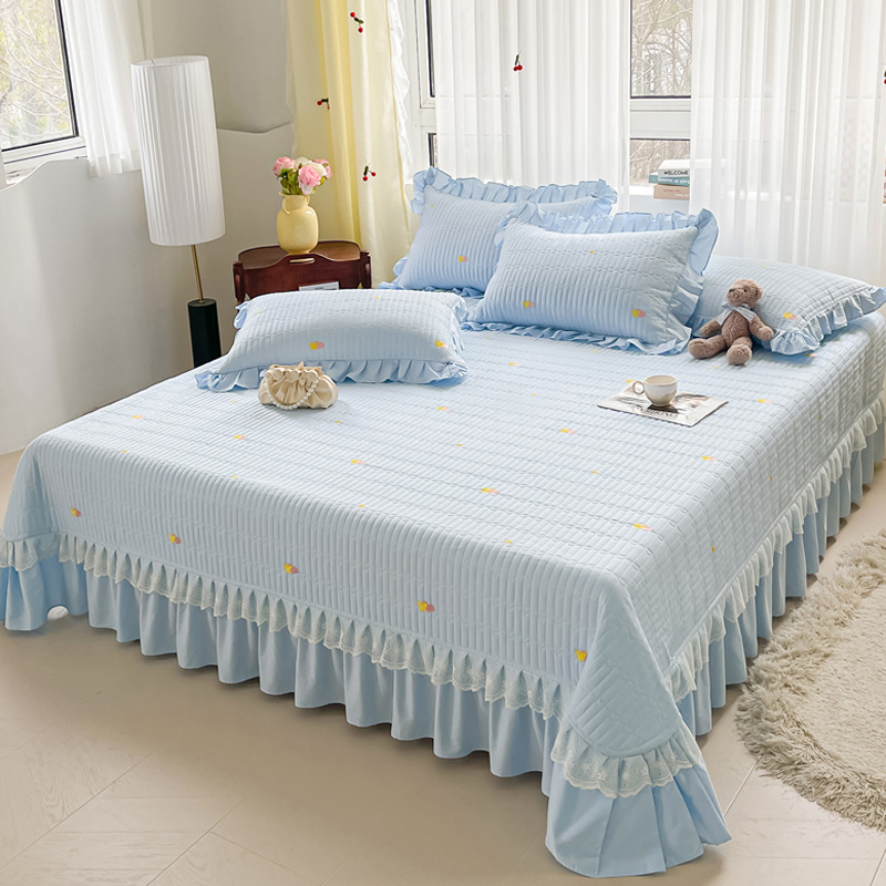 A类全棉夹棉绣花床盖高级感花边