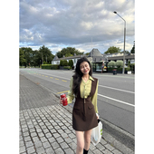 气千金撞色小众翻领背带连衣裙 假两件早春元 张阿星 绿野仙棕