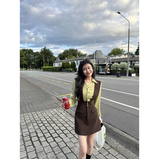 张阿星【绿野仙棕】假两件早春元气千金撞色小众翻领背带连衣裙