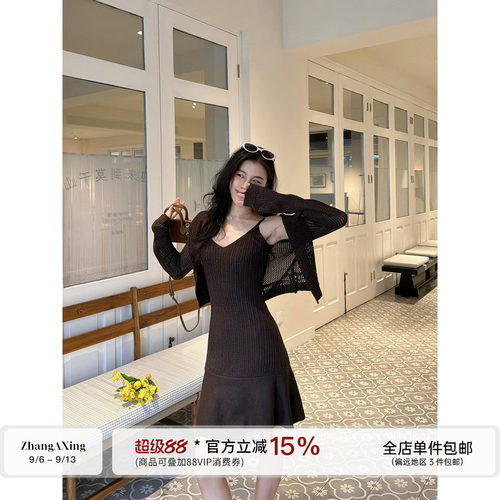张阿星【轻熟欧尼】复古咖色镂空开衫+轻熟气质吊带针织连衣裙