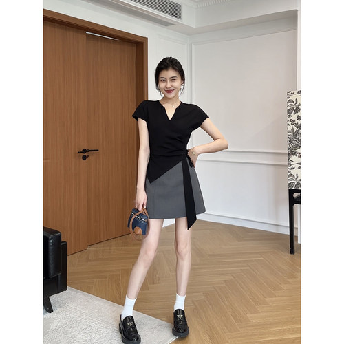 张阿星【南法格调】御姐范V领斜裁短袖T恤+ 灰色半身短裙套装女夏