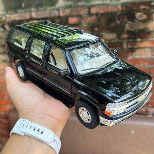 1:18原厂汽车模型 雪佛兰萨博班2001 SUBURBAN仿真静态合金模型件
