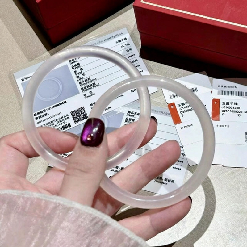 纯天然玛瑙手镯白月光玉镯女款