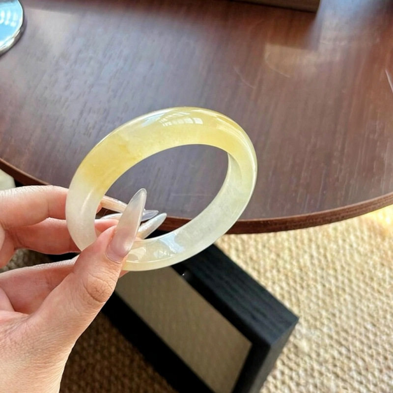 天然黄龙玉手镯冰透感飘花玉镯