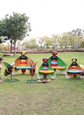 卡通蜜蜂摆件户外玻璃钢公园草地售楼部庭院坐凳装饰仿真动物雕塑