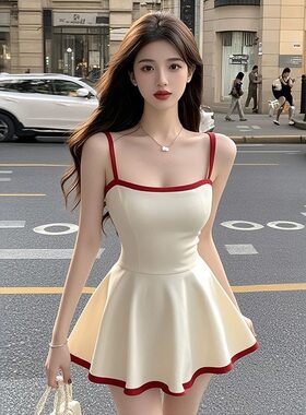 纯欲风米杏色撞色方领吊带连衣裙