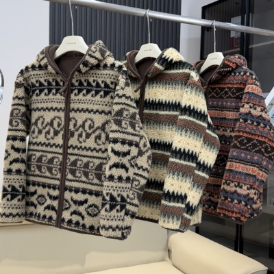 户外山系复古费尔岛羊羔毛西部卷叶纹连帽双面摇粒绒保暖夹克外套