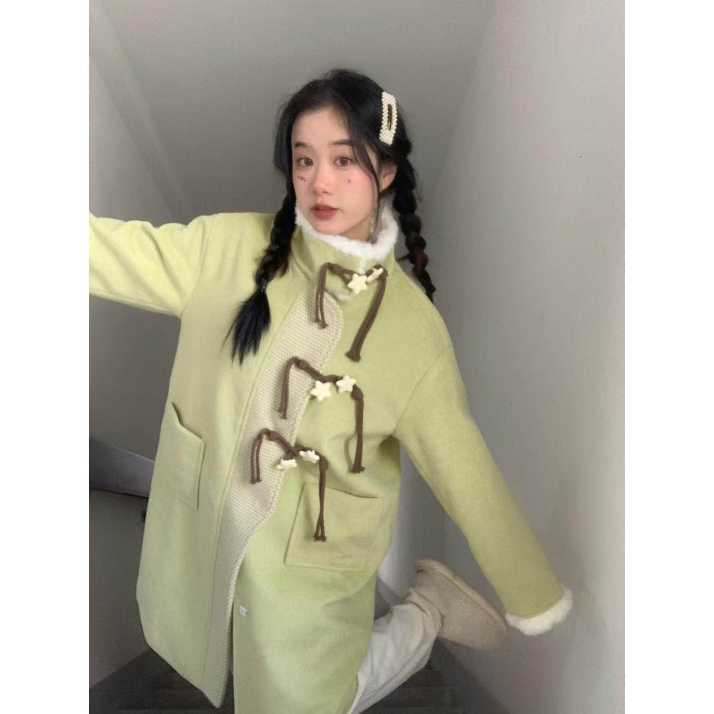 星星扣绿色大衣女秋冬2025新款甜美高级感气质中长款高领毛呢外套