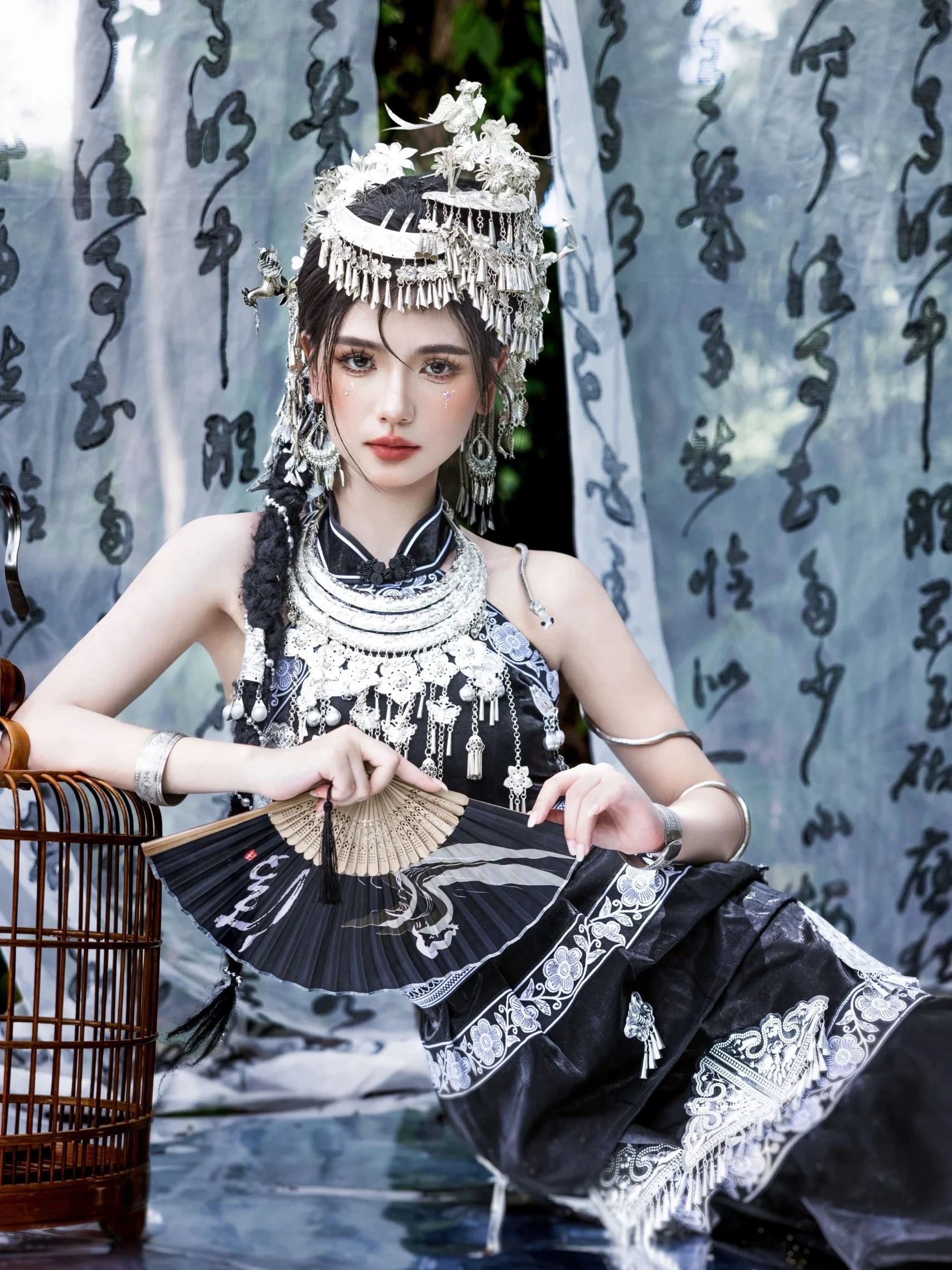 苗族苗疆服装礼服影楼婚服演出土家族少数民族风服饰舞蹈摄影旅拍