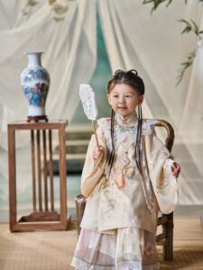 高端香叶女童汉服云肩重工明代秋冬款明制米色儿童新款超仙小女孩