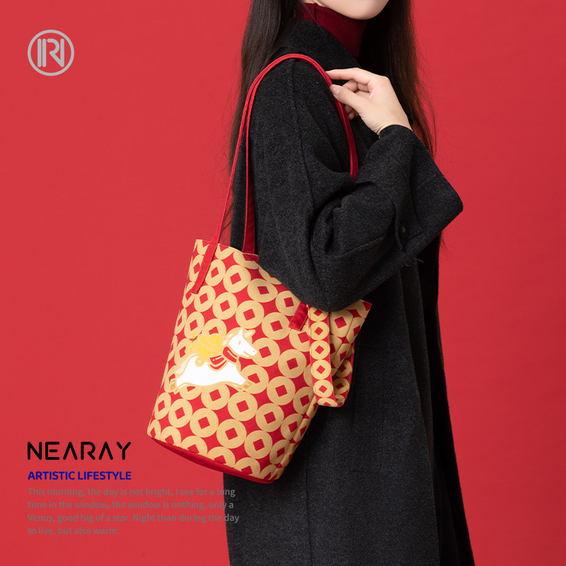 尼睿新款红色单肩包马年定制logo印花帆布包企业年会礼品水桶包W,箱包皮具/热销女包/男包,时尚帆布包,淘宝优惠券,粉丝福利购,淘宝优惠卷