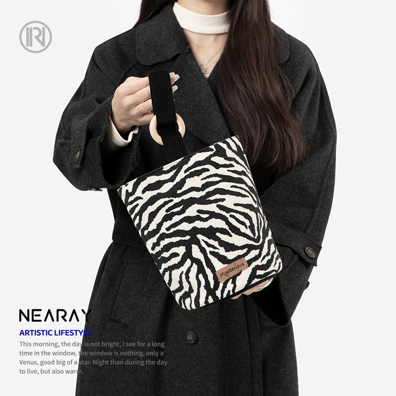 尼睿新款潮时尚百搭手拎帆布包小众设计感斑马纹便携水桶包女AS,箱包皮具/热销女包/男包,通用款女包,淘宝优惠券,粉丝福利购,淘宝优惠卷