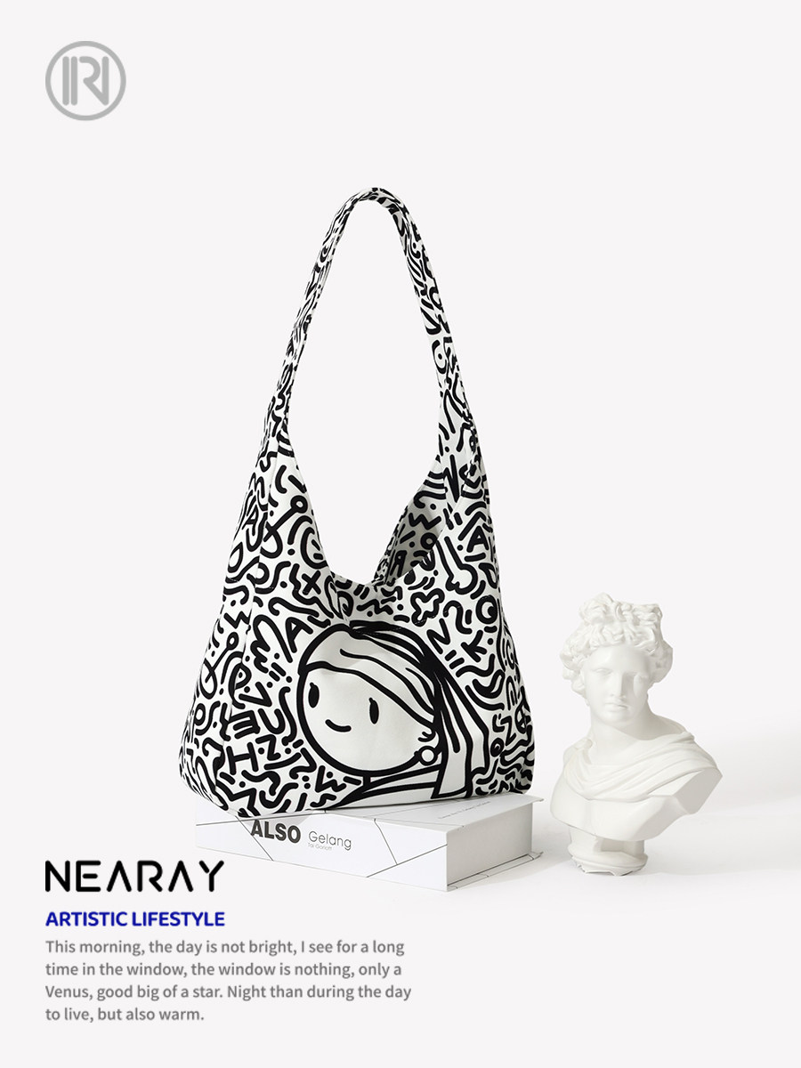 NI RUI의 새로운 흑백 낙서 진주 소녀의 어깨 가방 귀여운 패션 캔버스 가방 대용량 학생 가방 W