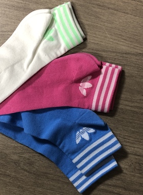 断码3942阿迪达斯女条纹中筒运动袜精梳棉舒适无骨缝合多色HL9268