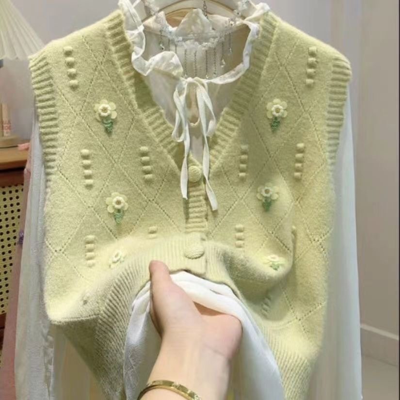 甜美绣花针织马甲女秋冬