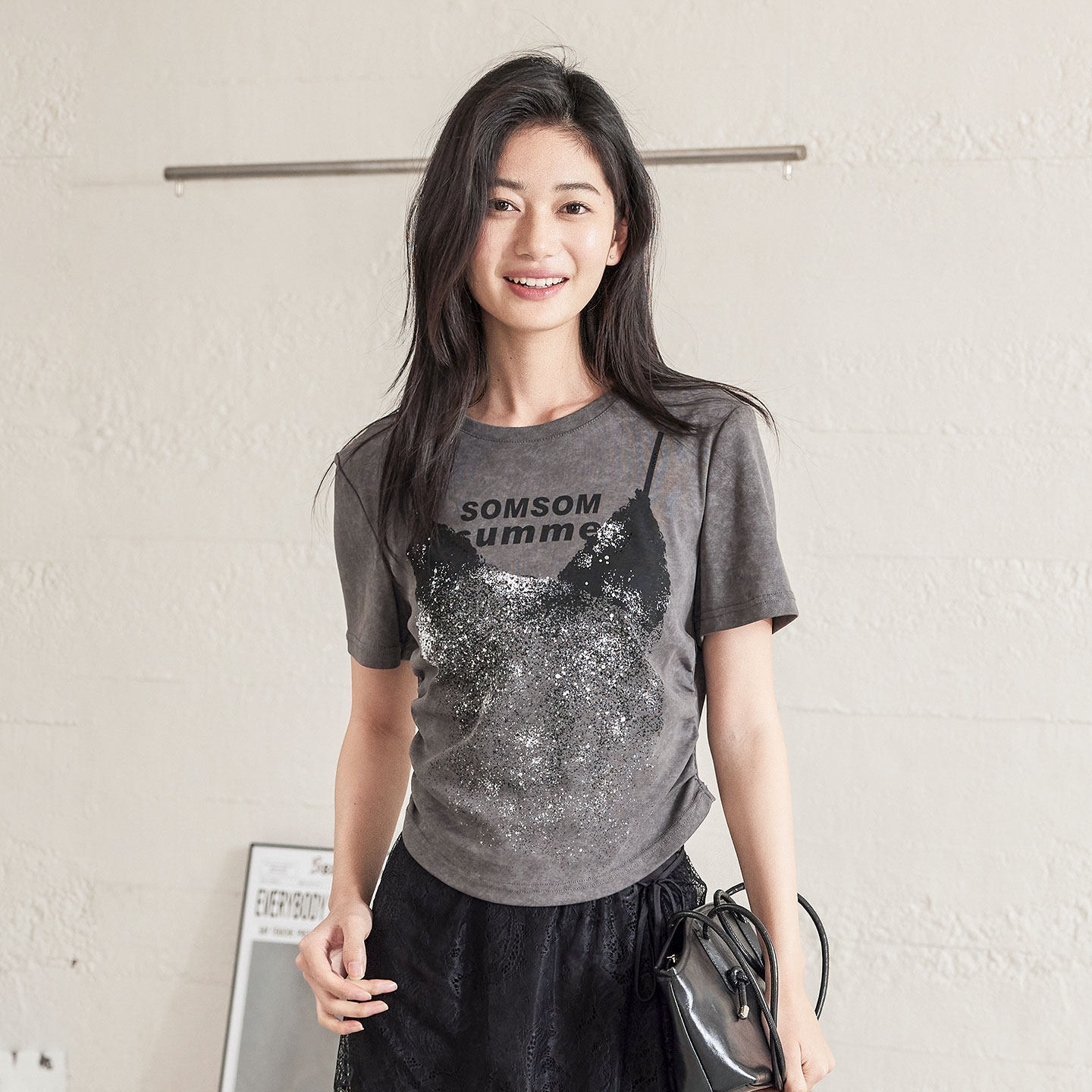 SOMSOM/索玛夏季短款圆领短袖T恤女夏收腰褶皱休闲风显瘦上衣