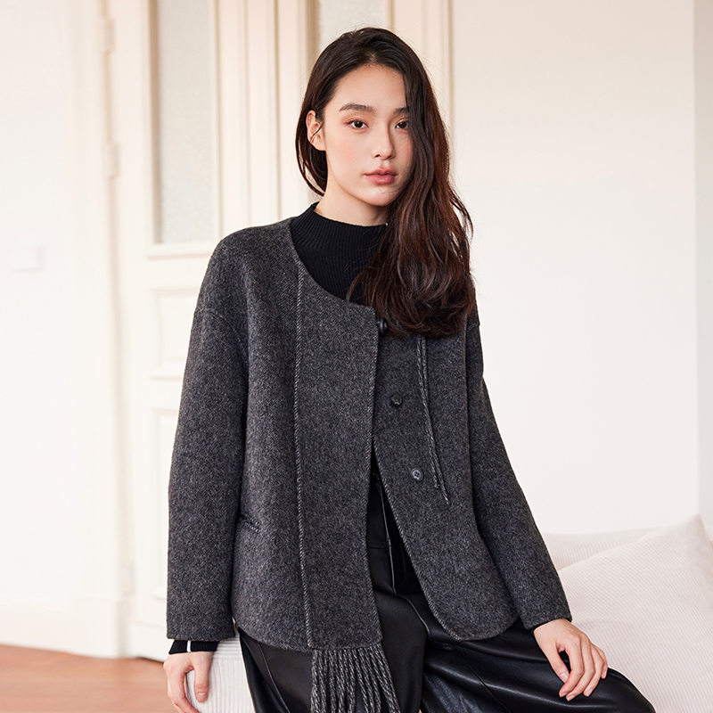 SOMSOM/索玛冬季新款深灰色短外套女胸前流苏设计感小众上衣