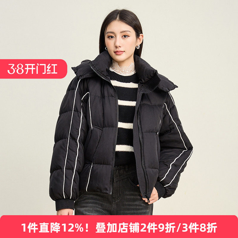 SOMSOM/索玛冬季新品黑色绗缝立领连帽白条纹装饰短款面包羽绒服