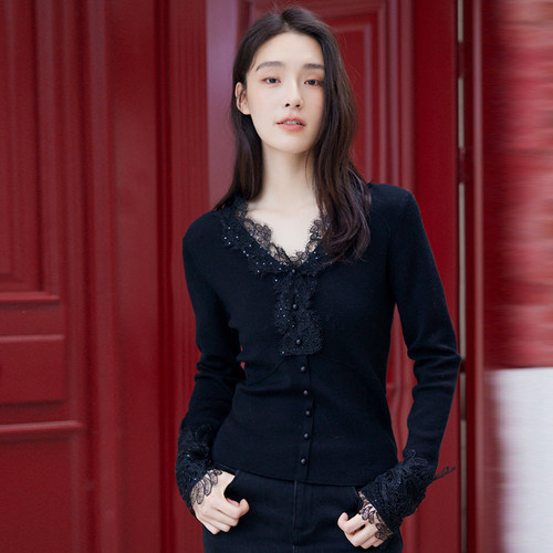 SOMSOM/索玛冬季新款针织衫V领蕾丝花边装饰修身上衣女