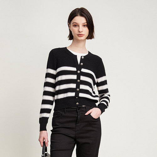 SOMSOM/索玛秋季新款黑白条纹圆领金属扣通勤百搭短款针织长袖